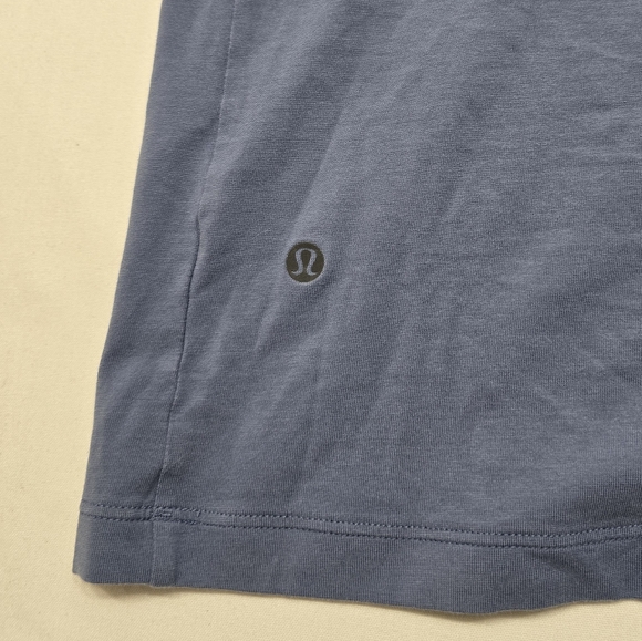 Lululemon Men's Blue T-Shirt - Picture 3 of 5